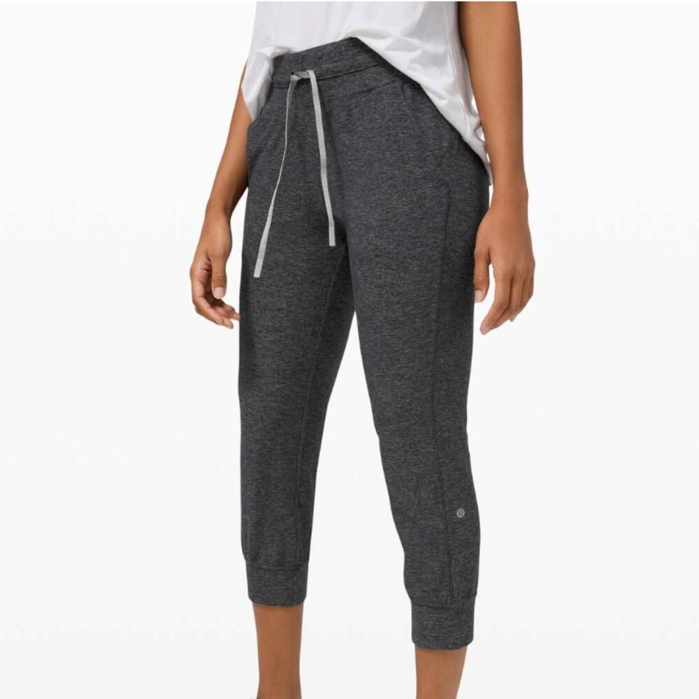 Lululemon Ready to Rulu Jogger Crop in Heathered Raceway Grey / Black - Size 8